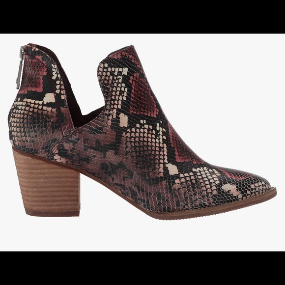 Blondo Emelia waterproof boots Chelsea Bootie - Picture 3 of 9